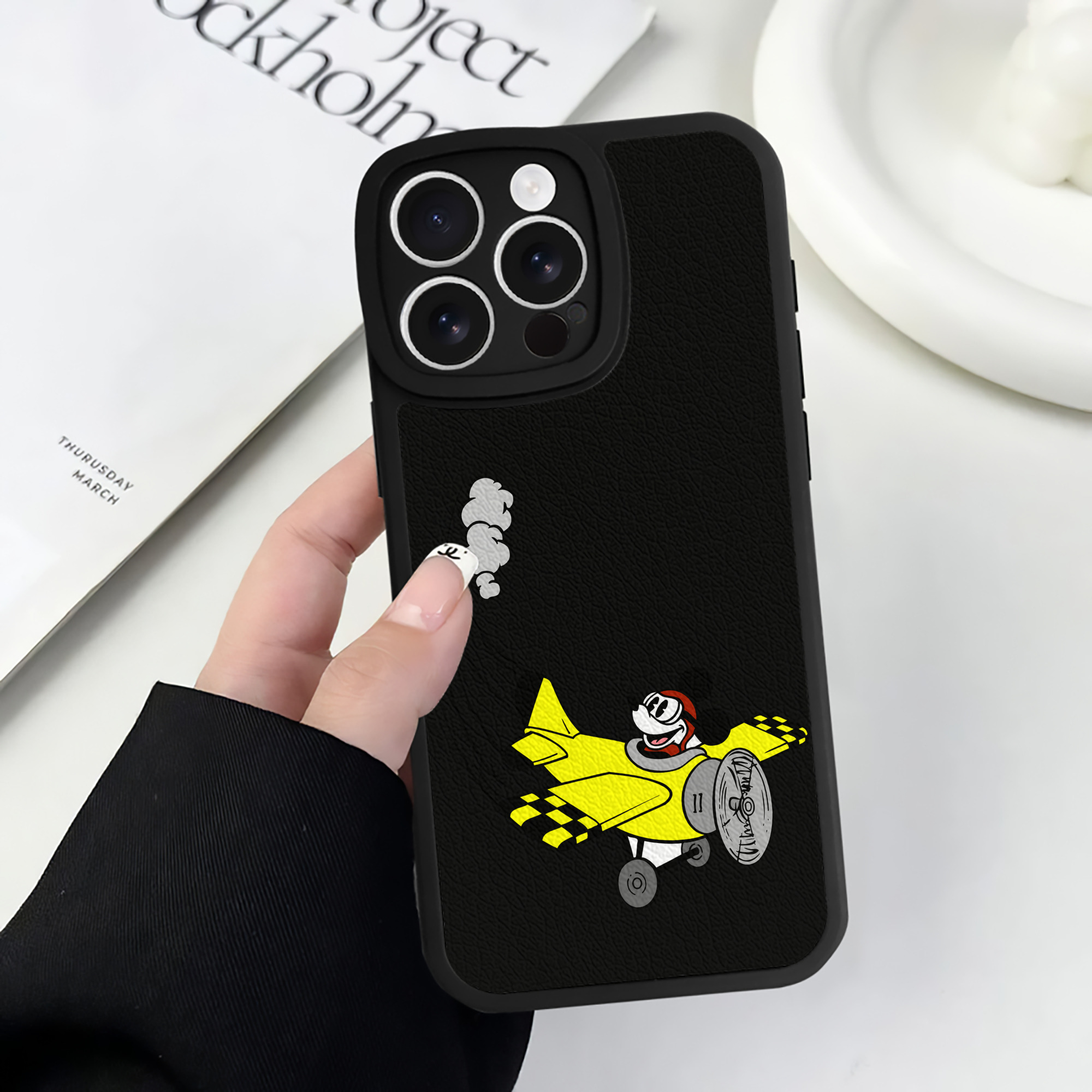 （画像用） ミッキーマウス Mickey Mouse 【iPhone 16シリーズ対応】シリコンスマホケース（レザー調） 材質：シリコン